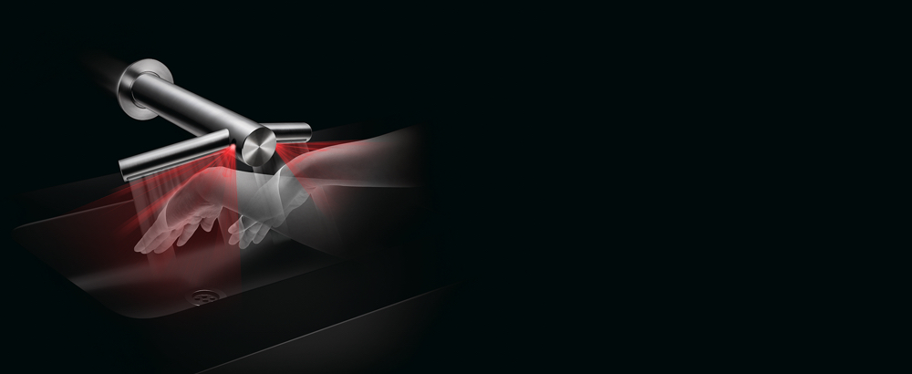 Sušenje rok s sušilcem za roke Dyson Airblade Wash+Dry