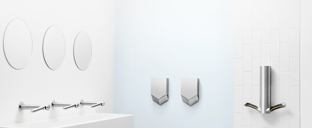Toaletni prostori s sušilniki za roke Dyson AirbladeTM  